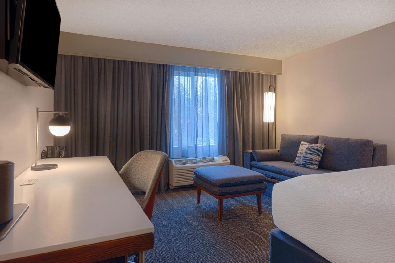 Courtyard By Marriott Portland Southeast/Клакамас Екстериор снимка